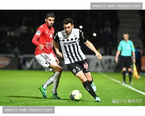 埃门vs乌德:当足球激情碰撞,谁将点燃荣耀之夜? 埃门vs乌德:当足球激情碰撞,谁将点燃荣耀之夜?